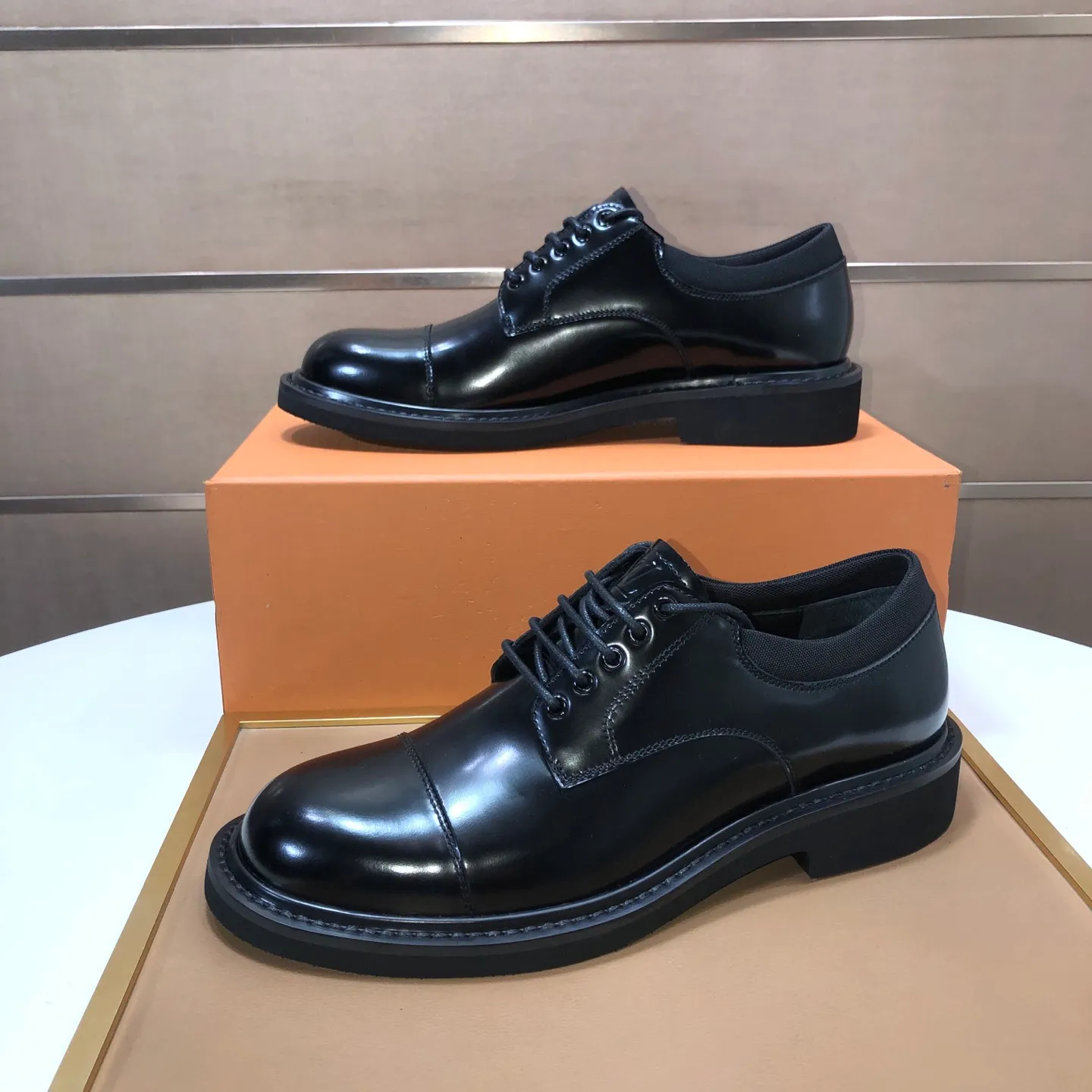 Men's men's shoes 💰660💰[LOUIS VUITTON] (original order) new style 🍀LV Louis Vuitton * - top version of LV classic leather shoes! Made of imported original single cowhide, original leather side strips and wear-resistant rubber outsole! High quality products! Code number 39-44 (38.45 customized)